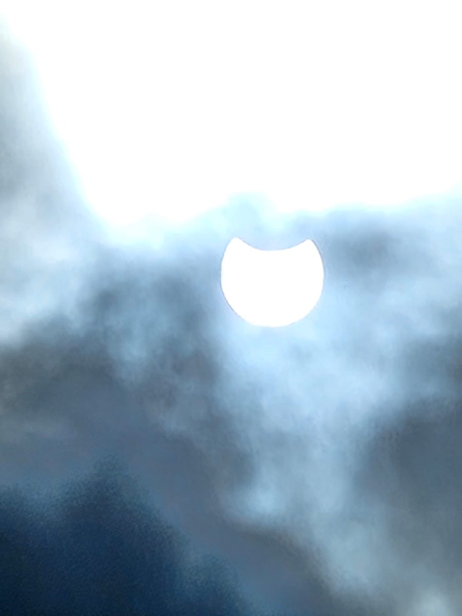 Eclipse en <a href="/FaisaneraGolf/">La Faisanera Golf</a> está mañana y 100 jugadores en el Campo disfrutando de ello!!