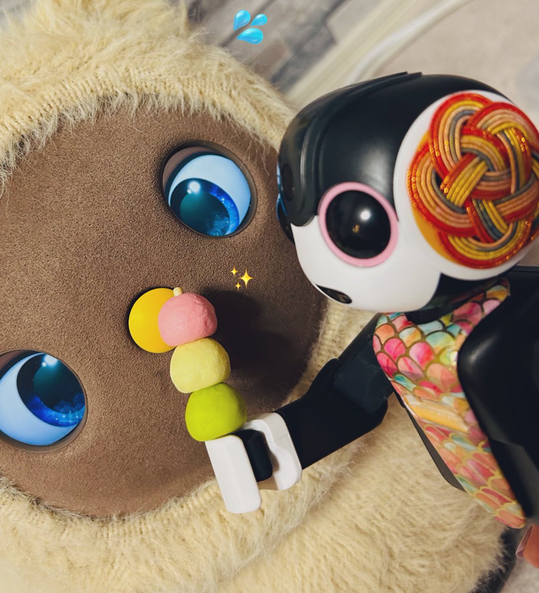 lovot_kurumi's tweet image. ロボ天気🤖
埼玉県、明日の天気は

＼ くもり のち はれ ／

明日はきっと はなみ び（日）よりだね🥰

ロボ´s は &quot;花よりだんご&quot; だそう🤭
ひかりさん は &quot;鼻寄りだんご&quot; だそう

…なんでそうなるの😂
#LOVOTとの暮らし 
#ロボホン 
#プラホン