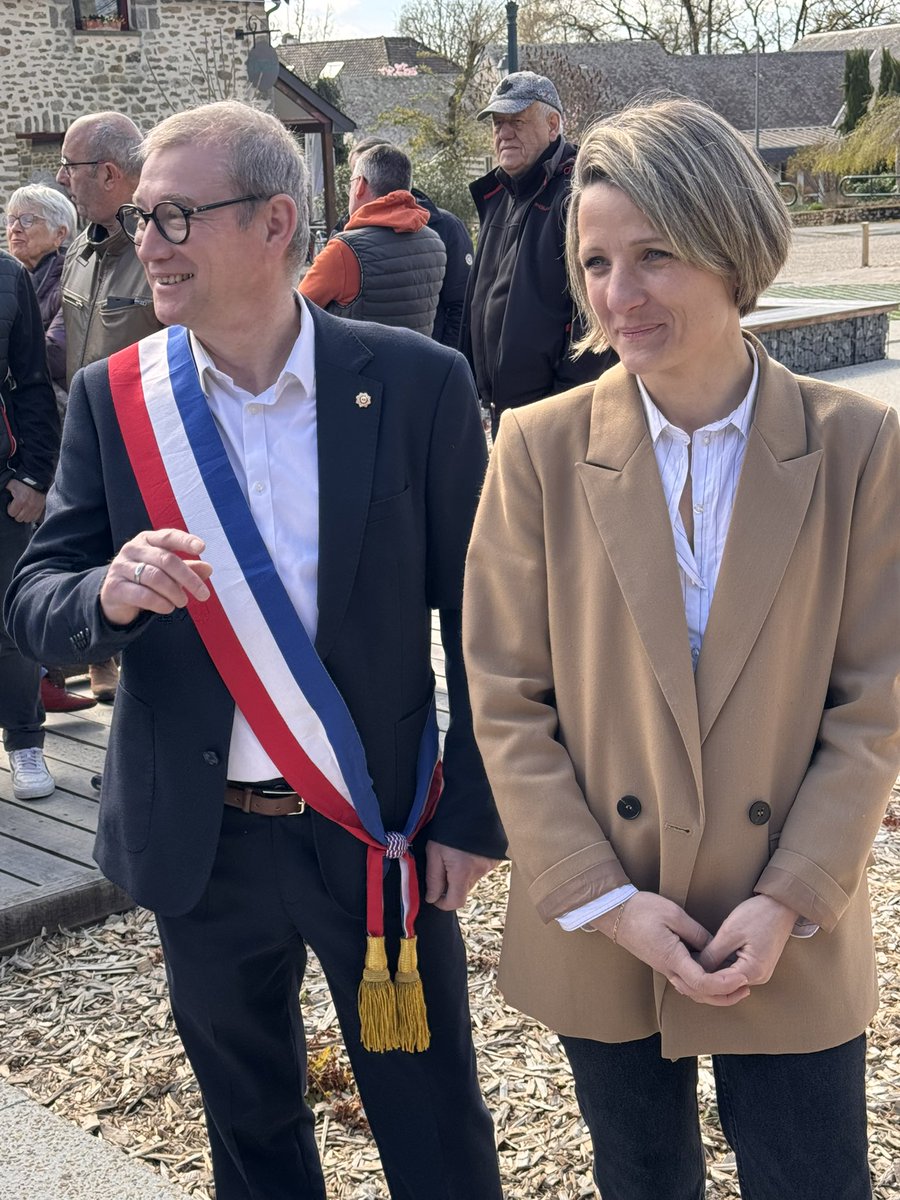 La ruralité heureuse et prometteuse ce samedi à La Bazoge Montpinçon avec l’inauguration de la place du village restructurée et rénovée. 
Bravo 👏👏 à <a href="/PaRenard/">Pascal Renard</a> et à son conseil municipal pour leur engagement et leur pugnacité à mener à bien ce bel investissement ! <a href="/JpLeScornet/">JP Le Scornet</a>