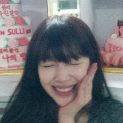 itzbbia's tweet image. Hoje é aniversário da sulli que era uma idol incrível e amável, você sempre será lembrada sulli 💕