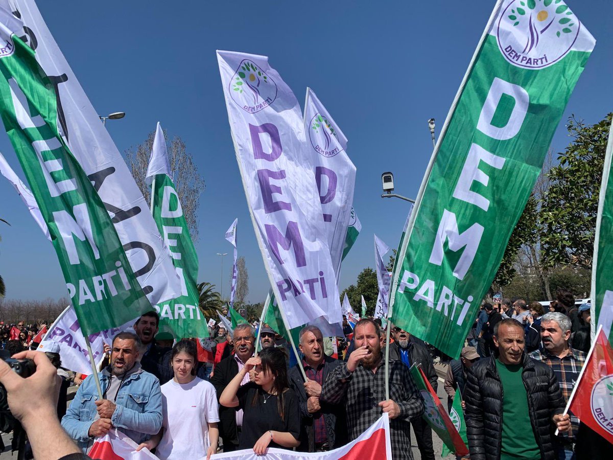 #MaltepeMitingi

Maltepe'ye 7'den 70'e binlerce kişi akın etti.