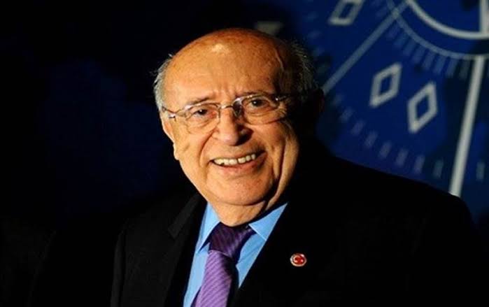 Rahmetli Süleyman Demirel'in harika sözü; Silah satan barış ister mi ? İlaç satan sağlık ister mi ?Din satan ilim ister mi ?Hırhız olan hukuk ister mi ? Bütün sorun bu.