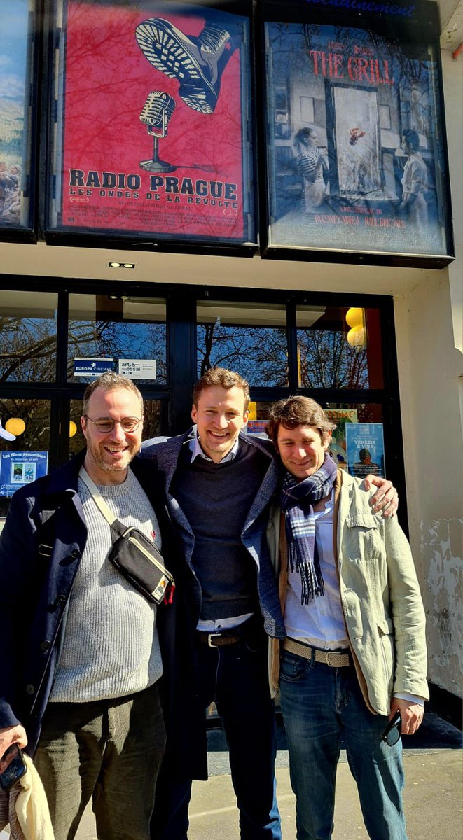 🇨🇿 Film “Vlny” dobývá Paříž! 

Dnes plný sál na projekci v kině Majestic u Náměstí Bastilly. Děkuju <a href="/RSF_inter/">RSF</a> <a href="/pavolszalai/">Pavol Szalai</a> a <a href="/franceculture/">France Culture</a> <a href="/Nicolasherbeaux/">Nicolas Herbeaux</a> za pozvání na debatu.

Úžasné, kolik lidí má zájem o 🇨🇿🇸🇰 historii v době 🇷🇺 invaze na 🇺🇦. 

<a href="/iROZHLAScz/">iROZHLAS.cz</a> <a href="/Radiozurnal1/">Radiožurnál</a>