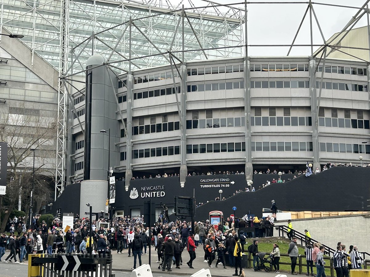 The Toon Army is mobilising. The day is here. 
T-3 hours for the celebratory bus parade…