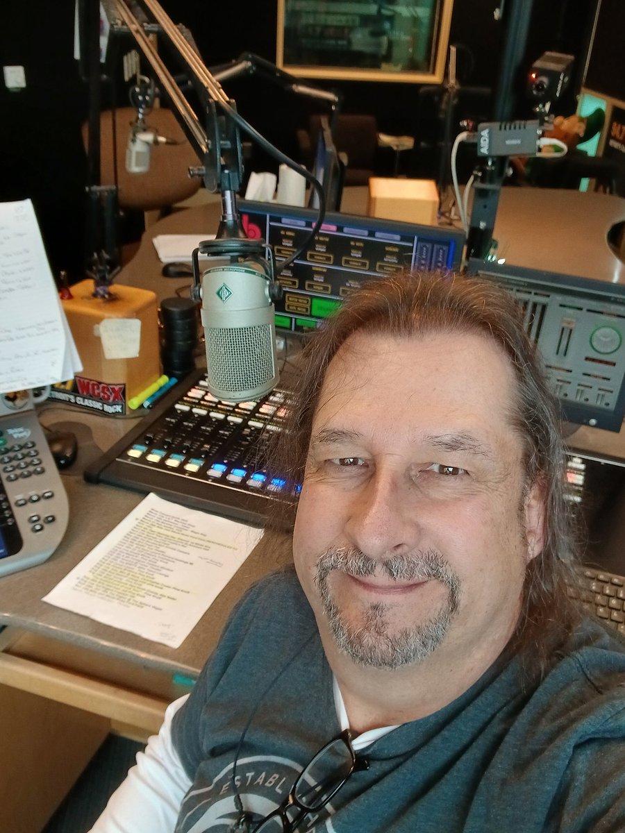 screamin1's tweet photo. Warmer today, and I have the music for a Saturday. On 94.7 #wcsx #rock #screamin https://t.co/w1TX74PcG4