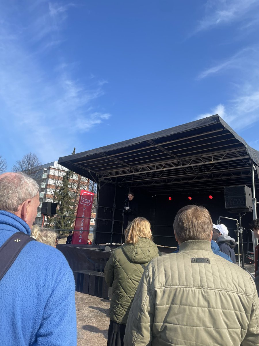 Johanna Loukaskorpi (@jloukaskorpi) on Twitter photo Sorin aukion kampanjatapahtuma #Tampere’ella oli menestys. Valtavasti ihmisiä kuuntelemassa <a href="/MarinSanna/">Sanna Marin</a> ja <a href="/IlmariNurminen/">Ilmari Nurminen</a>. Näissä vaaleissa on entistä tärkeämpää äänestää sodialidemokraattisia ehdokkaita. Käytä ääntäsi! <a href="/PirkanmaanSDP/">Pirkanmaan SDP</a> <a href="/SdpTampere/">SDP Tampere</a> <a href="/Demarit/">Sosialidemokraatit</a> Sorin aukion kampanjatapahtuma #Tampere’ella oli menestys. Valtavasti ihmisiä kuuntelemassa <a href="/MarinSanna/">Sanna Marin</a> ja <a href="/IlmariNurminen/">Ilmari Nurminen</a>. Näissä vaaleissa on entistä tärkeämpää äänestää sodialidemokraattisia ehdokkaita. Käytä ääntäsi! <a href="/PirkanmaanSDP/">Pirkanmaan SDP</a> <a href="/SdpTampere/">SDP Tampere</a> <a href="/Demarit/">Sosialidemokraatit</a>