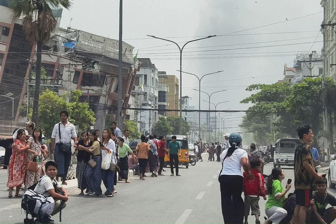 Myanmar quake death toll could exceed 10,000. The USGS issued a red alert, warning of high casualties &amp; up to 70% GDP loss after the 7.7M earthquake. Destruction is massive-urgent aid needed! 

#WhatsHappeningInMyanmar
#Sagaing #HelpMyanmarRecover
#MyanmarEarthquake