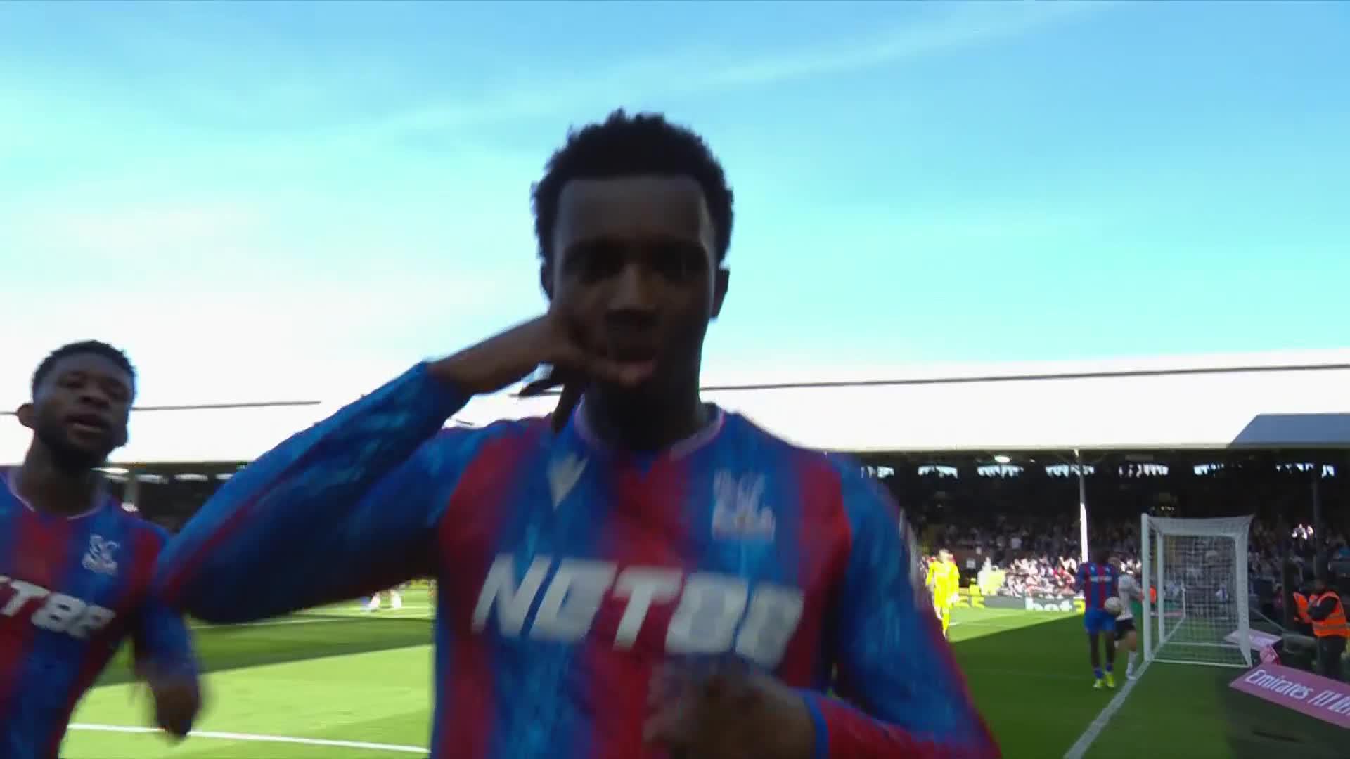 Wembley calling? 📞Eddie Nketiah gets in on the scoring for @CPFC by the tightest of margins 🦅#EmiratesFACup