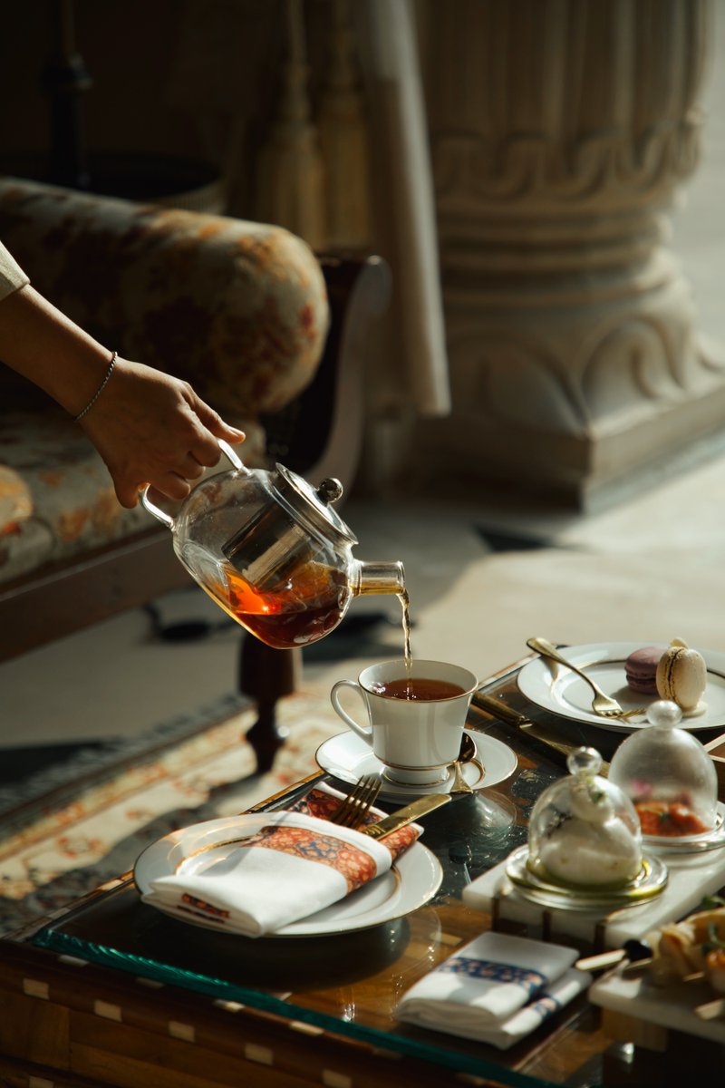 FairmontJaipur's tweet image. As the sun sets over the Aravallis, indulge in an enchanting high tea experience at Anjum. Savour artisanal blends paired with delicate treats in a setting that exudes charm and serenity.

#FairmontHotels #FairmontJaipur #StayIconic #HighTeaExperience