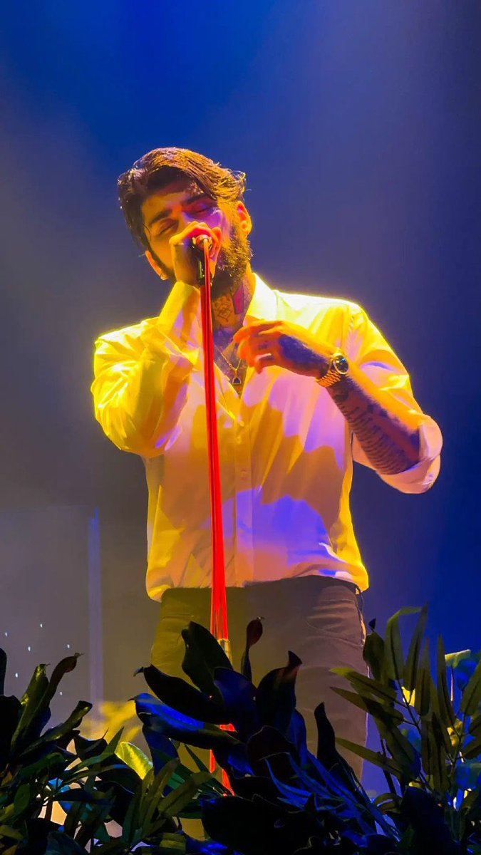 taytarget1993's tweet photo. Forget about what peopke say #WeLoveYouZayn 🌷💛 https://t.co/C8zd8t42qX
