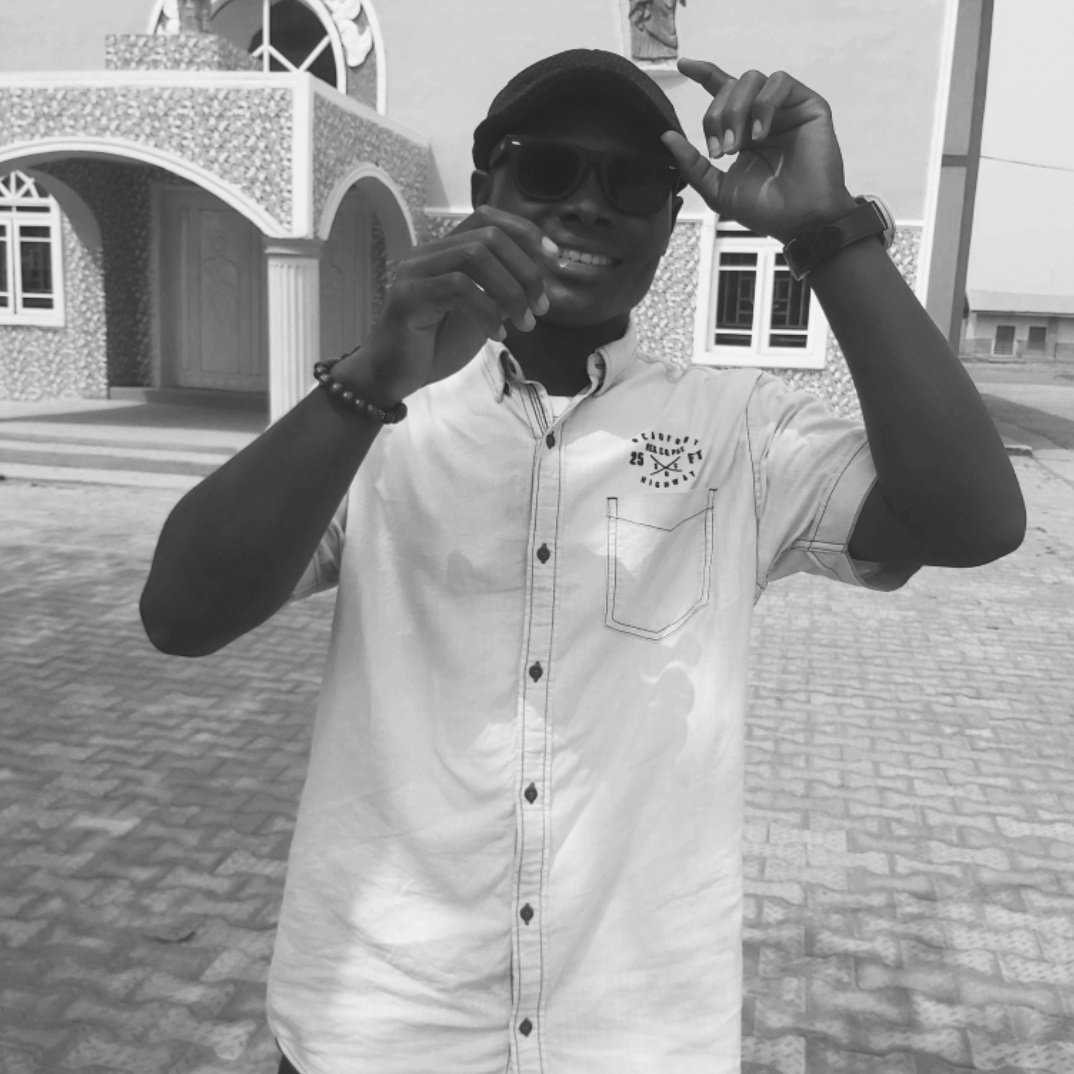 FakoredeEm6480's tweet photo. #NewProfilePic https://t.co/5fxH8BNvhr