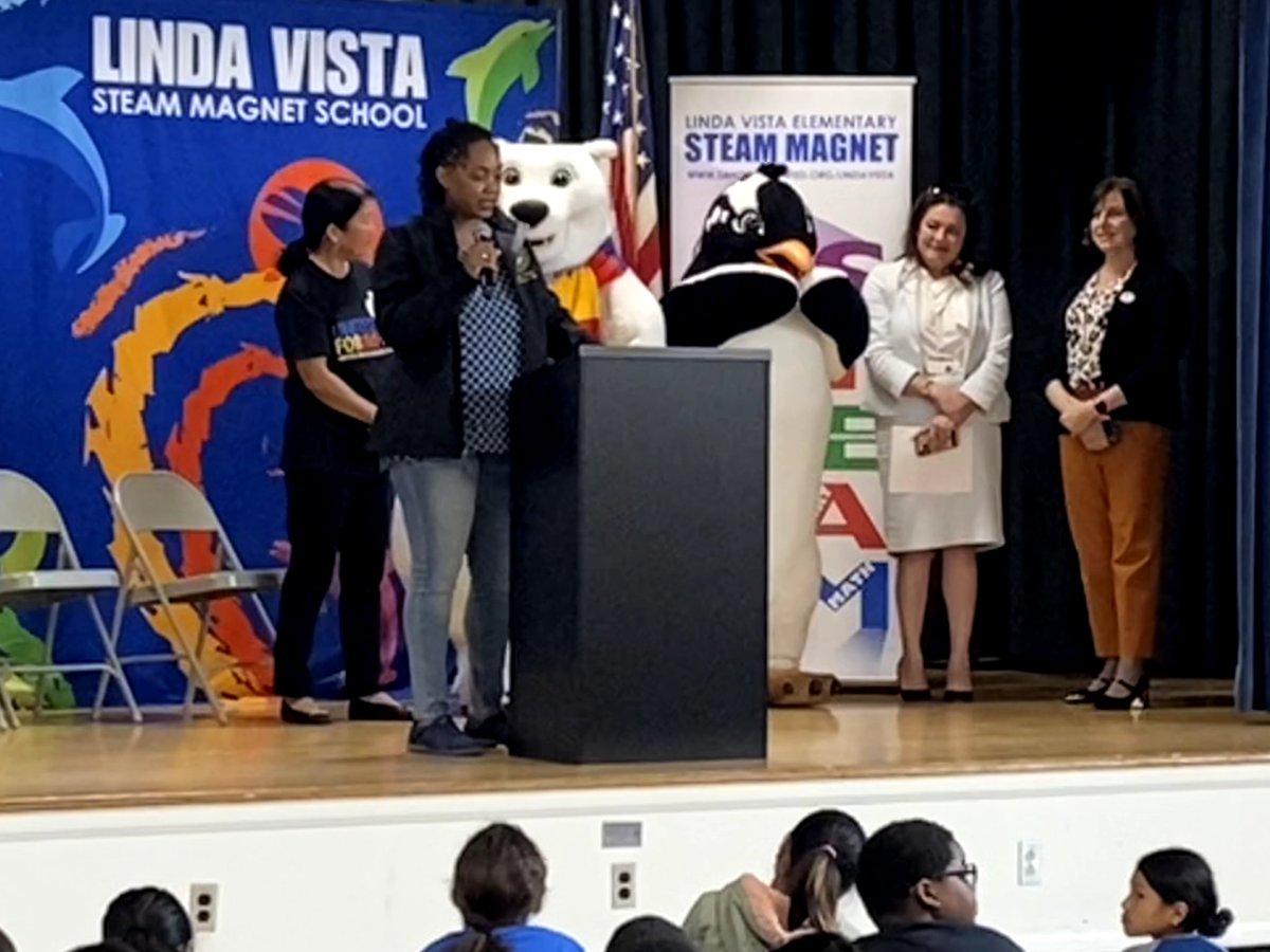 sdschools's tweet image. Spring Break is here, but the reading doesn’t stop! To keep young minds engaged, Linda Vista Elementary students just received 800+ brand-new books thanks to Senator Dr. Akilah Weber Pierson, SeaWorld San Diego, and @UnitedWaySD

#SpringBreakReads #KeepReading