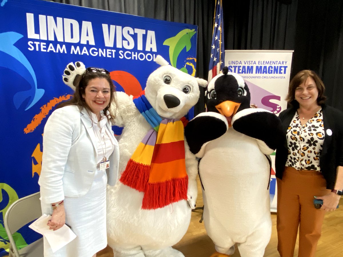 sdschools's tweet image. Spring Break is here, but the reading doesn’t stop! To keep young minds engaged, Linda Vista Elementary students just received 800+ brand-new books thanks to Senator Dr. Akilah Weber Pierson, SeaWorld San Diego, and @UnitedWaySD

#SpringBreakReads #KeepReading