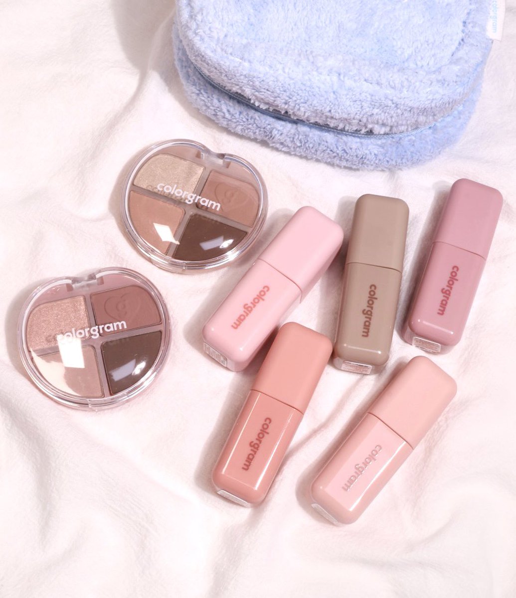 cosloveryn3's tweet image. #광고 #RT이벤트
RT추첨 2분께 컬러그램 긱누드 컬러 
커버틴트를 드려요💭

입술 컬러를 매끈하게 커버해주는 
컬러 커버 틴트! 얇고 블러리하게 올라가는 
가벼운 제형으로 얼룩덜룩한 입술색이나 
착색 등을 예쁘게 커버해주는 립 베이스 
제품이였어요💫

3/31 네이버 브랜드 스토어에서 출시✨