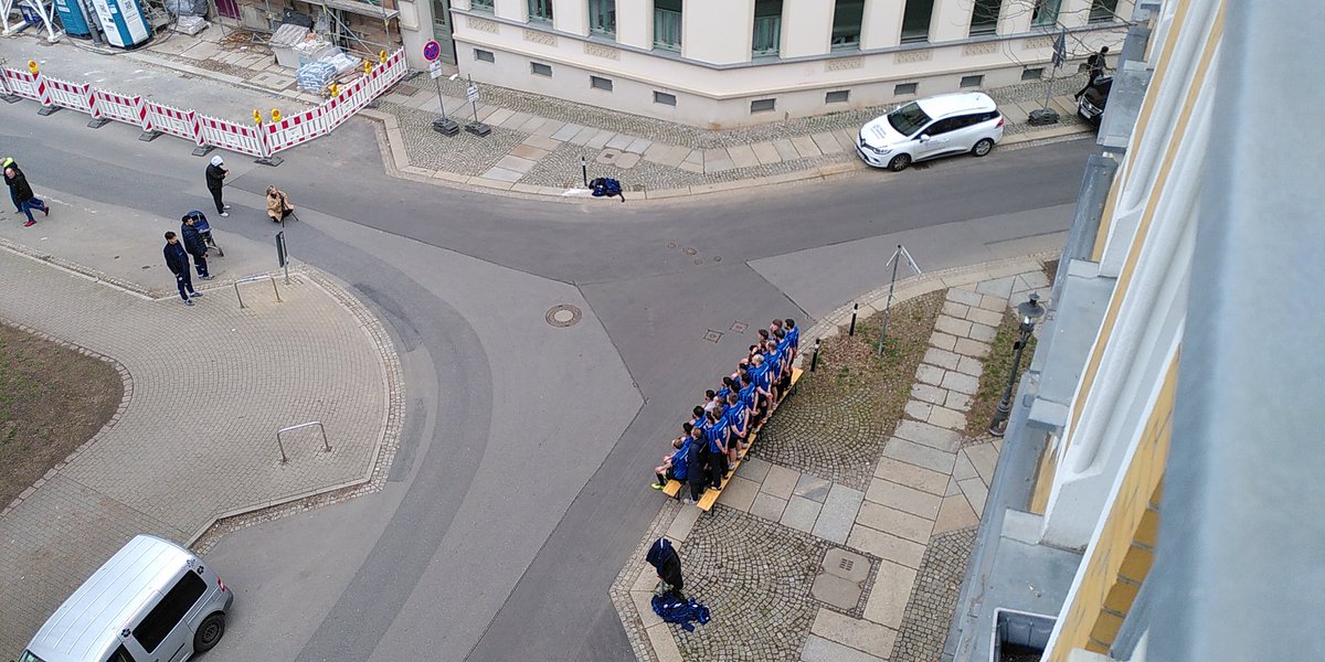 Was war das denn für ein Foto-Shootingstar am Lessingplatz heute morgen? <a href="/ChemnitzerFC/">Chemnitzer FC</a>
