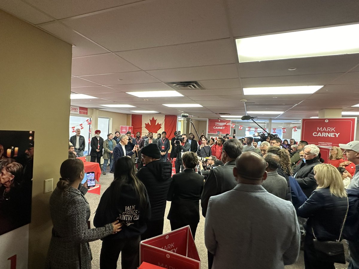 Mark Carney opens his campaign office in Nepean a week after announcing he’d run in this Ottawa riding. He’s addressing volunteers &amp; asking them to help him win a seat in the House.