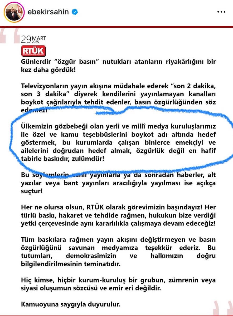 Deniz_Zeyrek's tweet photo. RTÜK tarafından verilen ağır cezalar, ekran karartmalar, reklam gelirlerinin bir kısmına el koymalar nedeniyle ekonomik zorluk yaşayan basın kuruluşlarında binlerce emekçi yerine robotlar ya da PikaCHU mu çalışıyor?

TV kanalları için yaptığınız “Mitingleri canlı vermeyin, yoksa ceza veririm” açıklaması değil de “bizi görmezden geleni biz de görmeyiz” demek mi tehdit?

Sizin ağır ceza sağanaklarınız baskı ve zulüm değil de vatandaşın boykotu mu baskı ve zulüm?

Kusura bakmayın ama açıklamanız fıkra gibi bir olmuş…