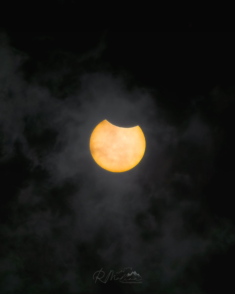 El #EclipseSolar #eclipsesolarparcial #Eclipse2025 #Eclipse #EclipseSolar2025 fotografiado desde el jardín de mi casa esta mañana 🌓📸 Portals Nous, Calvià, Mallorca