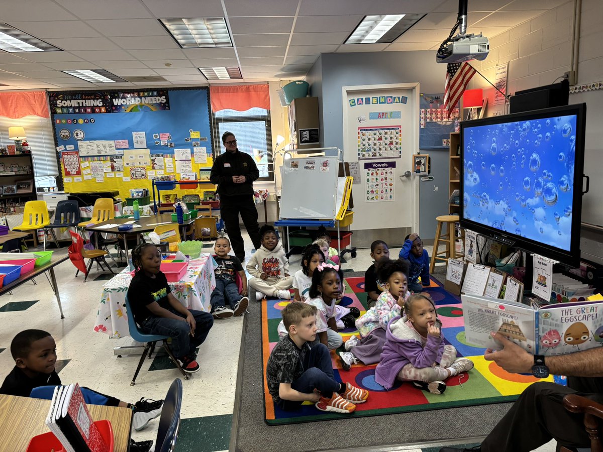 FairOaksHCPS's tweet image. We would like to extend our heartfelt gratitude to the Henrico Sheriff Department for taking the time to visit our school and read to our students in Grades K-2. We truly appreciate your partnership in supporting our educational initiatives and making a positive impact!