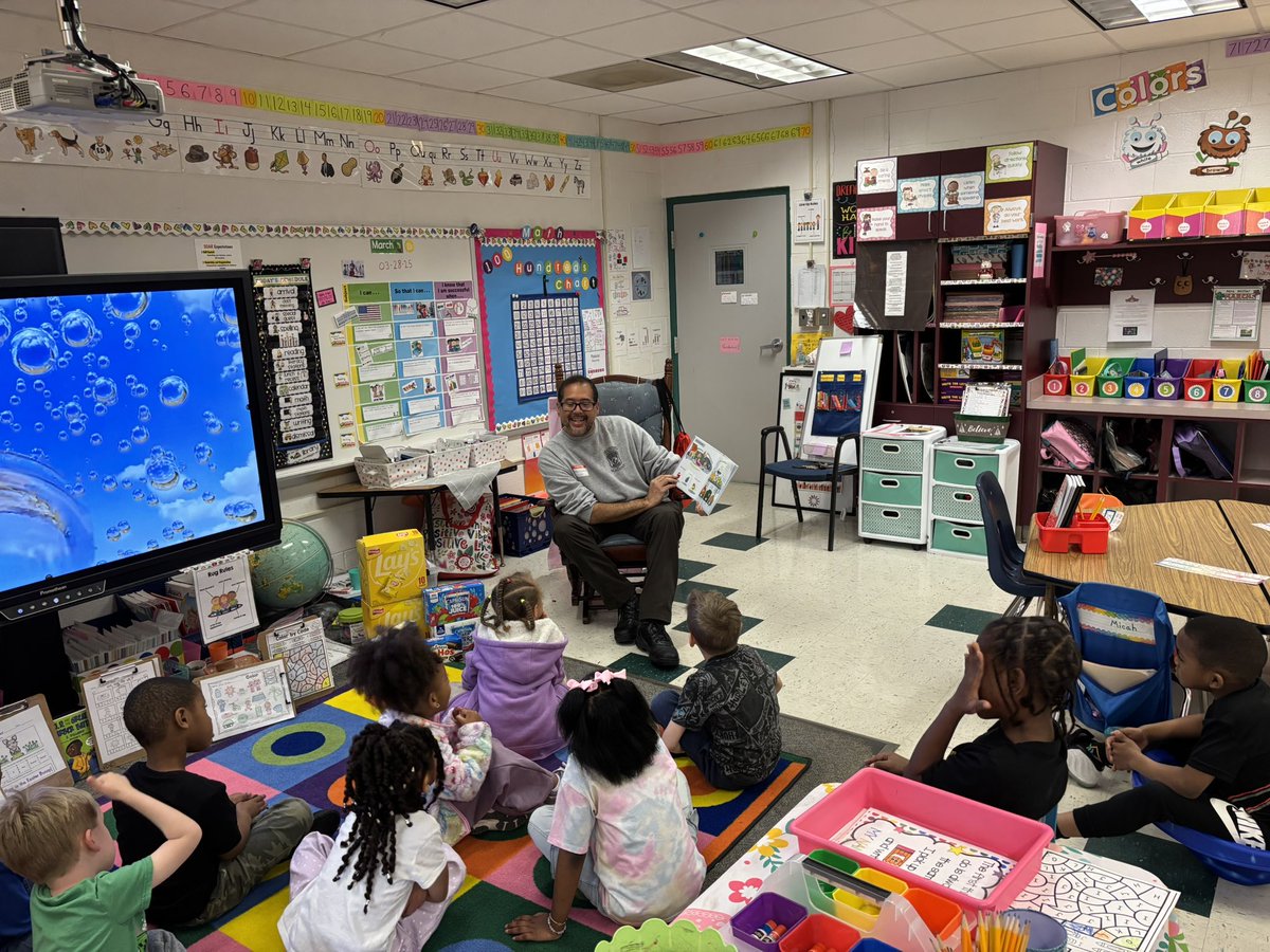 FairOaksHCPS's tweet image. We would like to extend our heartfelt gratitude to the Henrico Sheriff Department for taking the time to visit our school and read to our students in Grades K-2. We truly appreciate your partnership in supporting our educational initiatives and making a positive impact!