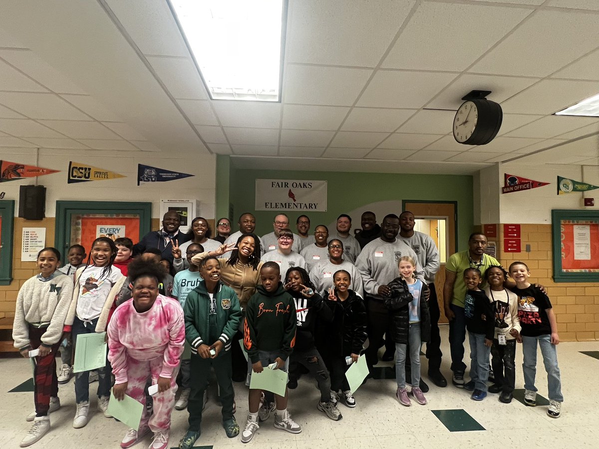 FairOaksHCPS's tweet image. We would like to extend our heartfelt gratitude to the Henrico Sheriff Department for taking the time to visit our school and read to our students in Grades K-2. We truly appreciate your partnership in supporting our educational initiatives and making a positive impact!