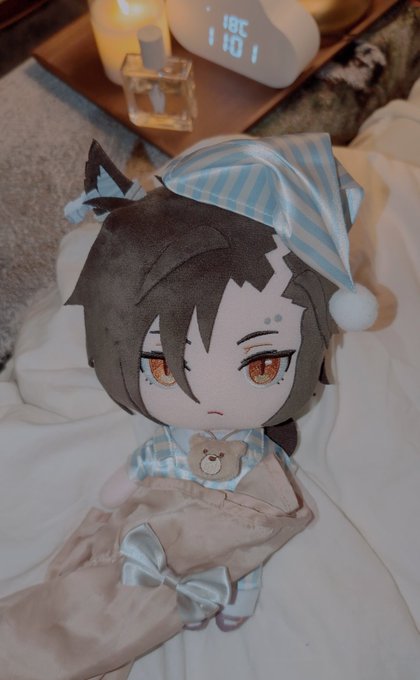 風邪治って久々に外出たらフリル無しぬいパジャマ発見🐑でかしゃかゆも制服で寝るよりマシとの事で着てくれました。かわいいね⚡ 