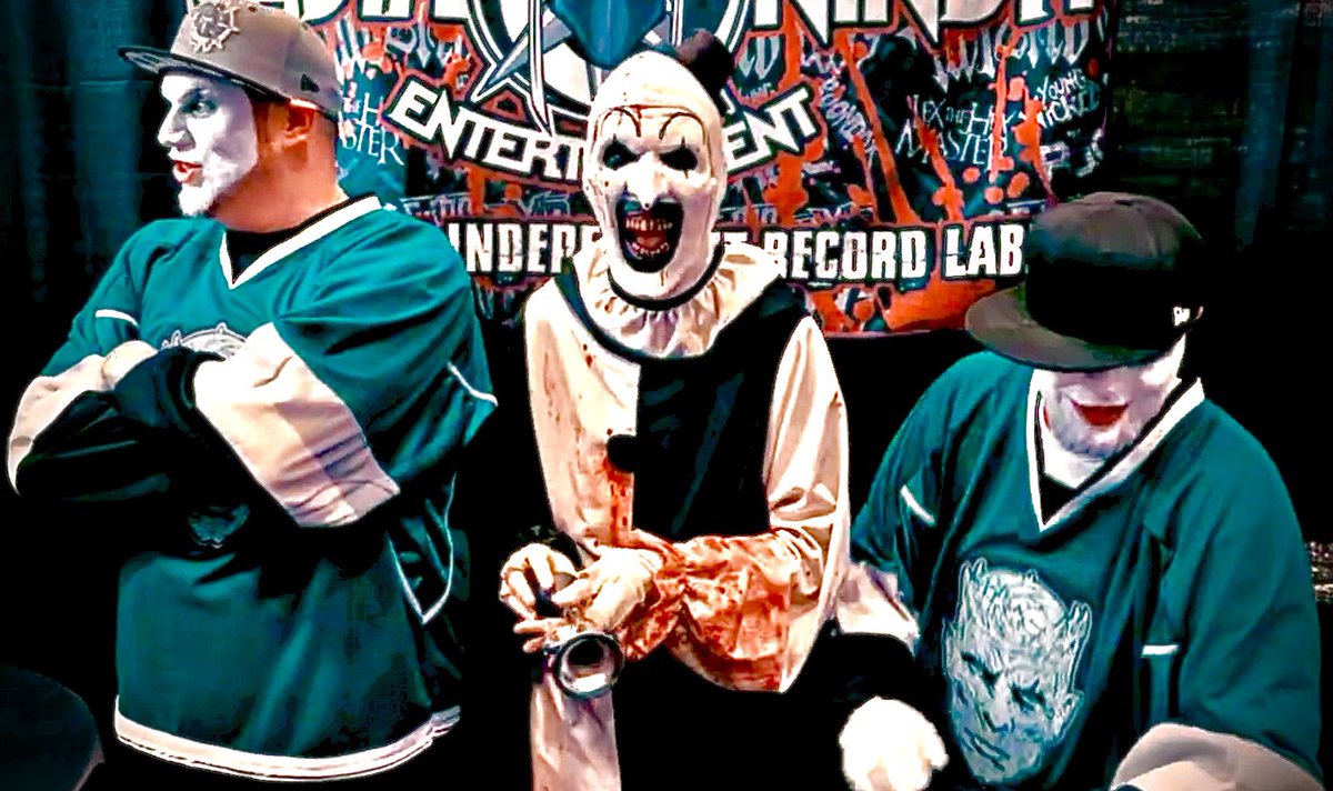 mastermitch's tweet photo. Art The Clown 
Twiztid🎭Astronomicon 3 
David H Thornton 
🎪Feb 2020 upload
https://t.co/bbY2JlMP2M via @YouTube

💀@UncleCreepy💪🏼
@terrifier_fans @sanderellyxx🫦
#horrorworld #ArtTheClown 
😈#Terrifier2 #horrorfam #movielove https://t.co/l8MupZCVKC