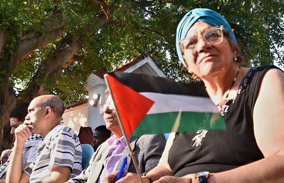 Ahora caen bombas en Gaza, no hay una familia que no haya perdido un miembro y el bloqueo recrudece el genocidio. Se asesina la vergüenza internacional!! Aseguró Yaliel Cobo Calvo, miembro del Buró Nacional de la <a href="/UJCdeCuba/">UJC de Cuba</a> este 30 de marzo.