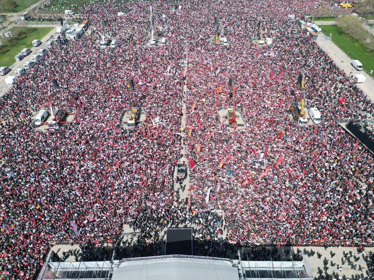 Ekrem İmamoğlu'ndan yeni paylaşım: 

"Millet büyüktür!"