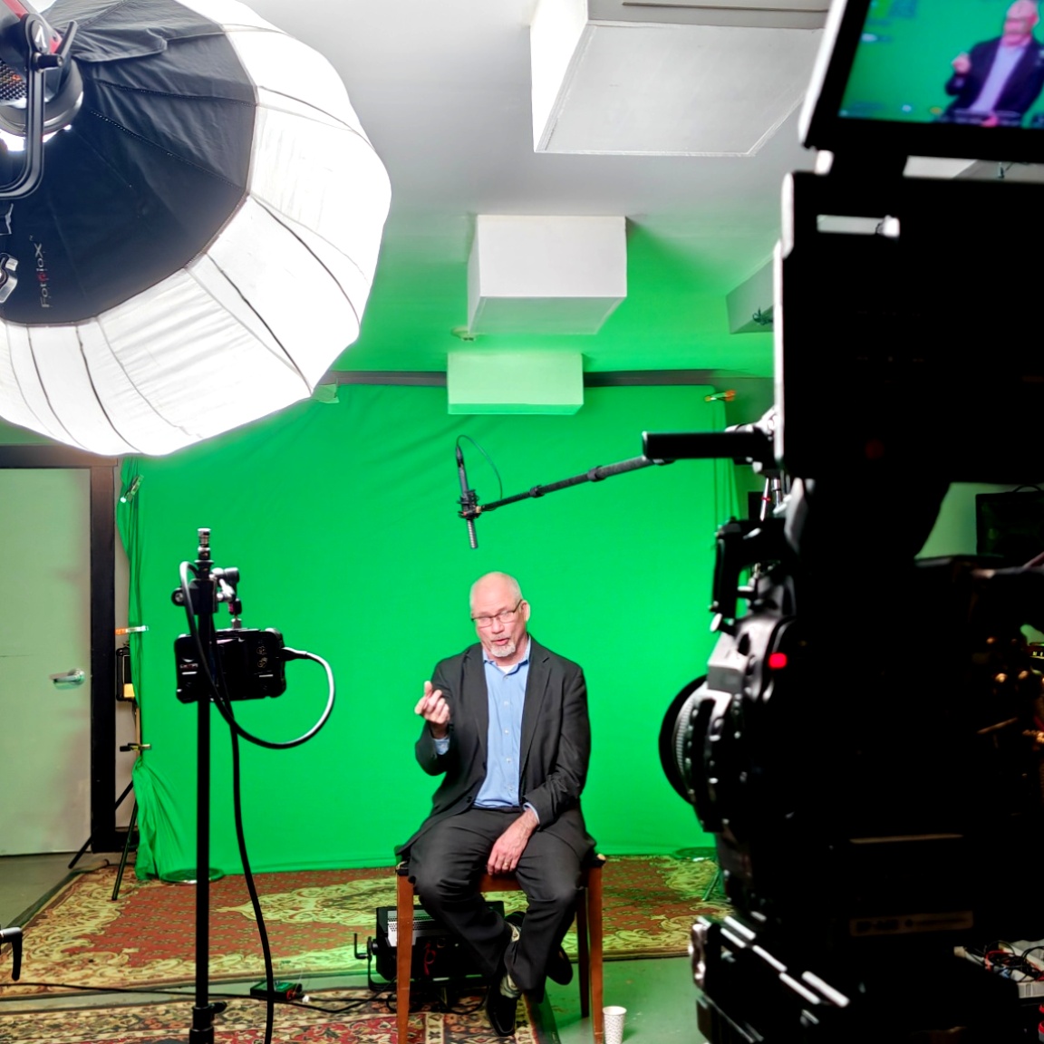 HawkeVideo's tweet image. Virtual green screen shoot for WildBear Entertainment. It was filmed here in Somerville at Dead Moon Audio for a documentary being produced in Canberra, Australia.