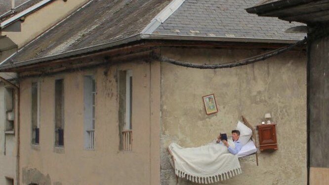 “eğer nasibin değilse çıkmaz sokakta bile karşılaşmazsın”