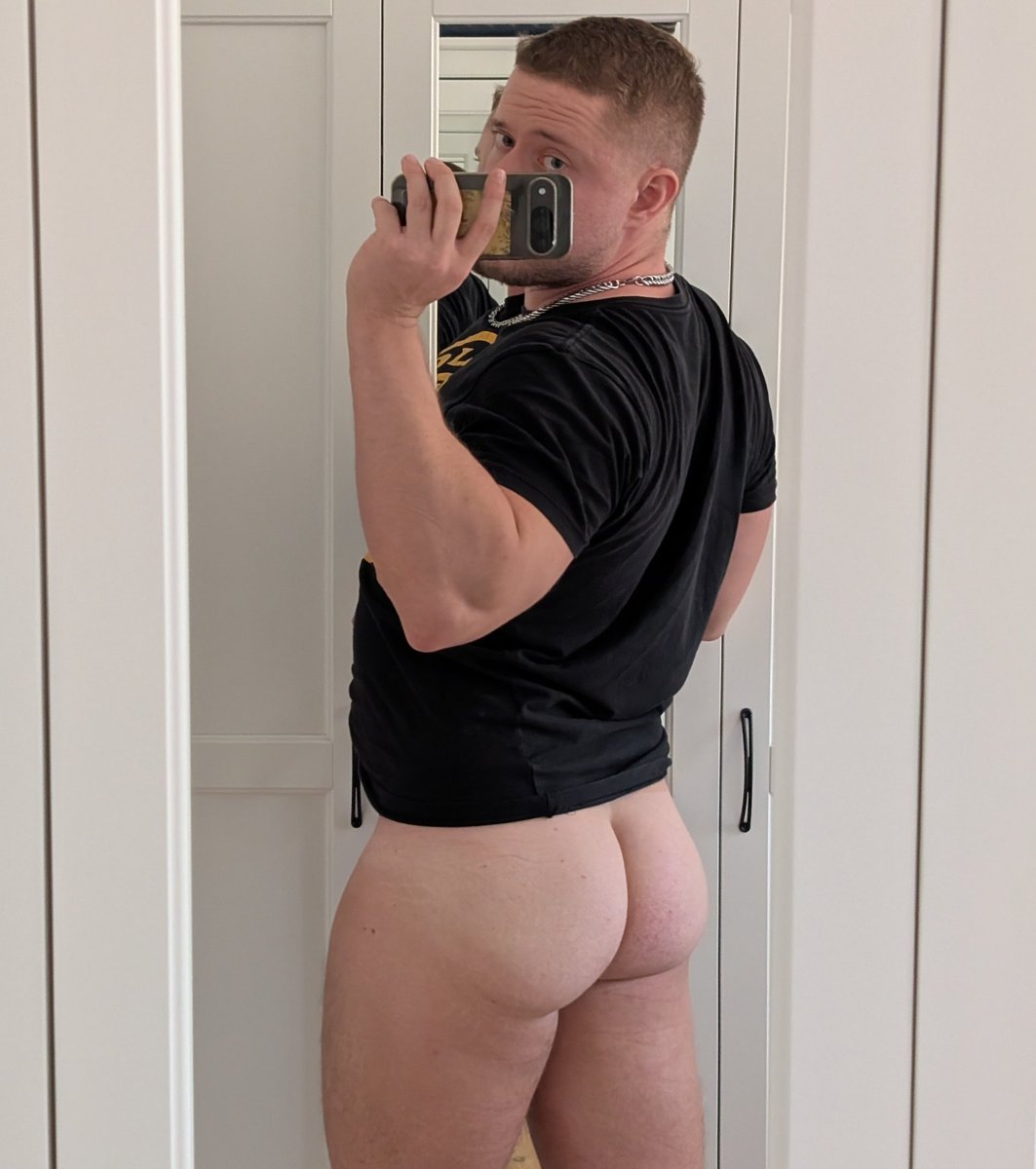 goodboybln's tweet photo. Insert Dads here 👇 https://t.co/J9M4k93Ekf
