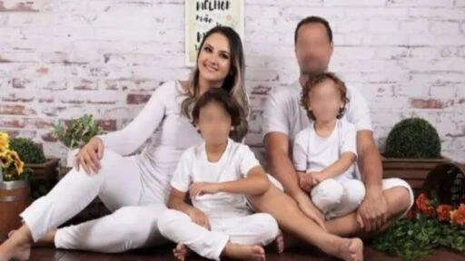 Apontador2's tweet photo. Debora: o poder político da mulher e da família brasileira.
É o começo da queda da mentira. #Deboralivre  #Deborafree @jairbolsonaro https://t.co/BIHAPlz7s2