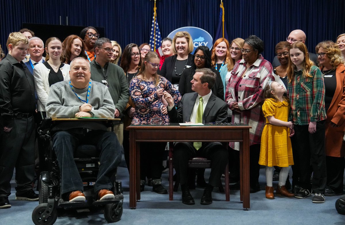 AndyBeshearKY's tweet image. Every American deserves every opportunity available to live a good, fulfilling life. We&apos;ve got to keep loving our neighbor and using our voices to help uplift every person across our commonwealth and country.

We&apos;re in this together. #DevelopmentalDisabilitiesAwarenessMonth