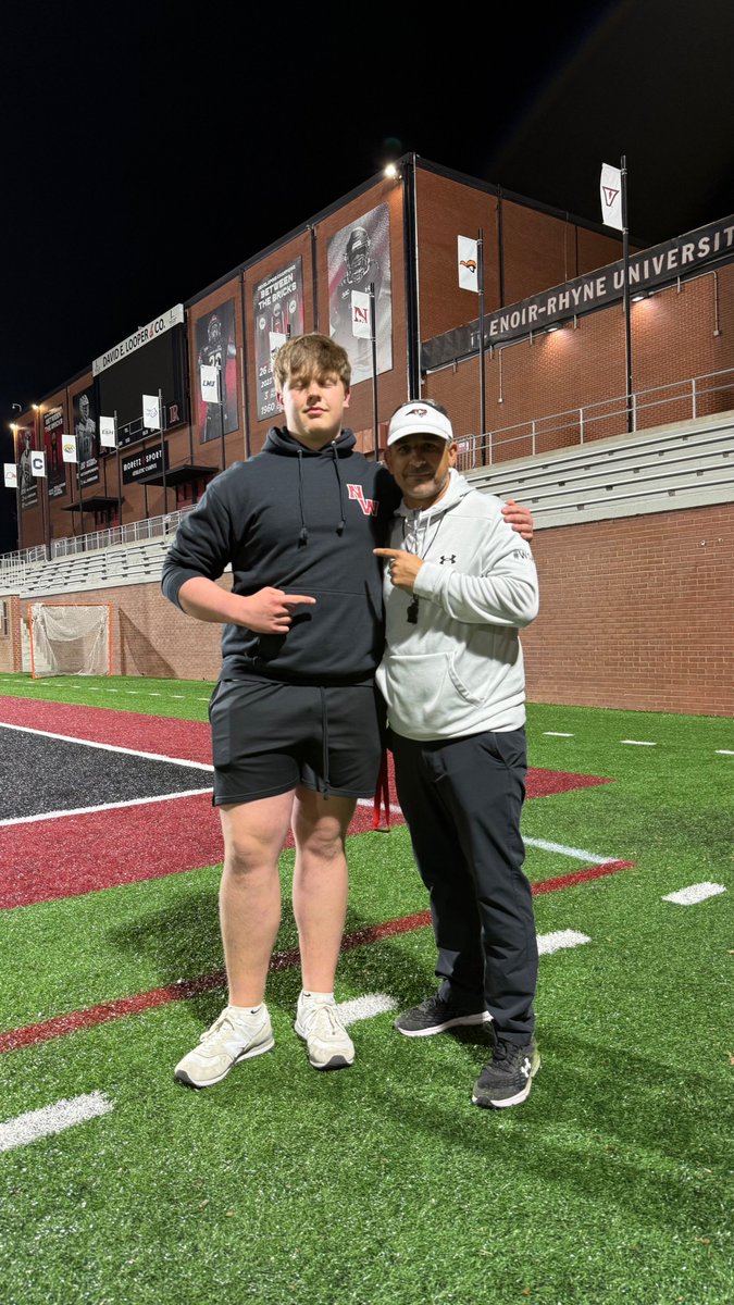 RyanH_71's tweet image. I had a great time at @LRBearsFootball spring practice on 3/27. The energy at practice was great! Thanks for the opportunity, can't wait to be back. @Rashad_M_Y @CoachJLord1 @coachSocha @NickVagnoneLR