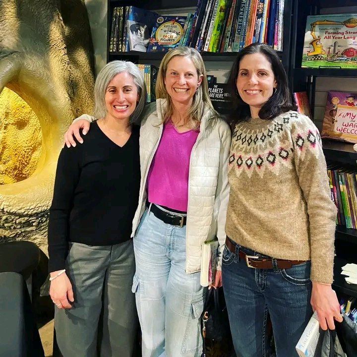 lisagenova's tweet image. Such a treat to stop at my dear friend @wendysarahdodson’s magical @hummingbirdbookstore! 💗 Loved sharing the stage with the brilliant @englishpaulm and seeing so many loved ones in the audience. Huge thanks to Wendy and everyone who braved the rain! ☔️