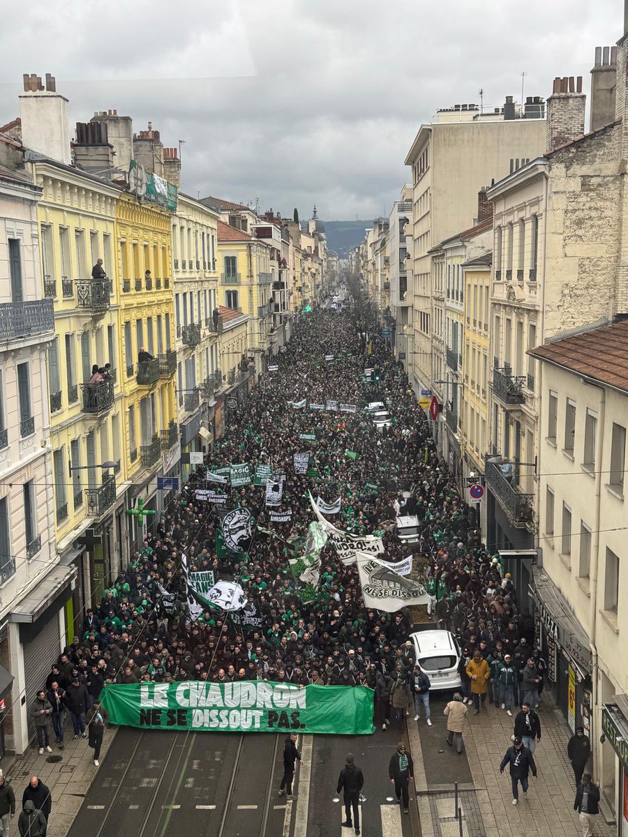 LaMiseAuVert_'s tweet photo. 🙏 Et s’il ne reste plus que toi…

#LeChaudronNeSeDissoutPas

(📸 @AnthonyPerrel) https://t.co/rMfGe6ztTF