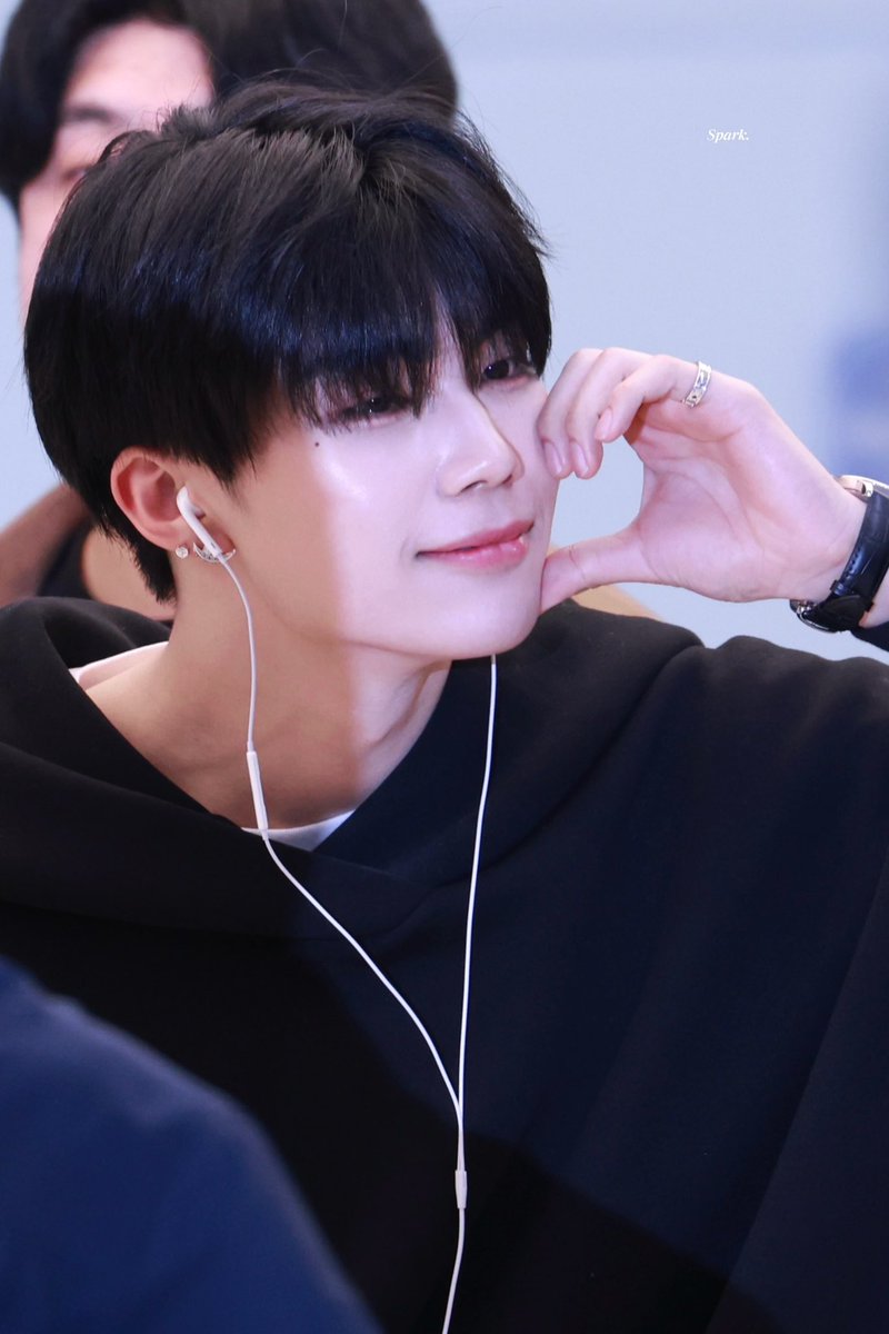 250329 GMP 도착

#PARKGUNWOOK #박건욱 
#ZEROBASEONE #ZB1 #제로베이스원 #ゴヌク #パクゴヌク