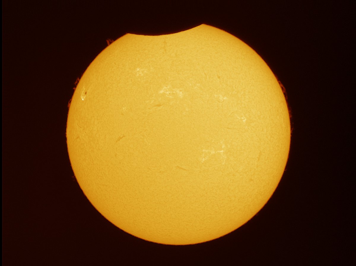 Us compartim algunes de les imatges que hem capturat durant l'eclipsi solar d'aquest matí