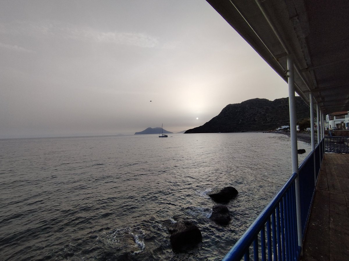 PAngelogitto's tweet photo. Le prime luci dell'alba dall' isola di #Filicudi, Isole #Eolie. https://t.co/zTfMQdMW5O