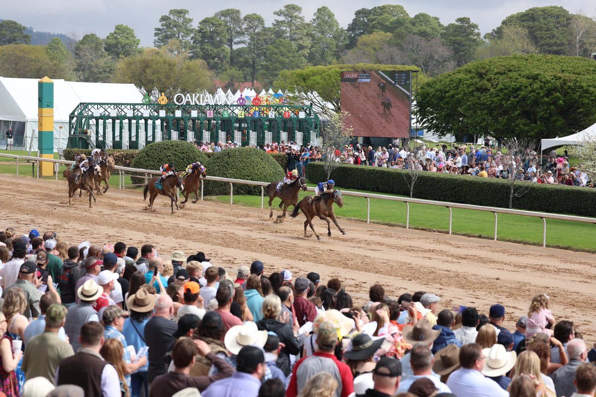 It’s Arkansas Derby Day, and the fans showed up!

Here is the crowd during the first race on the card.