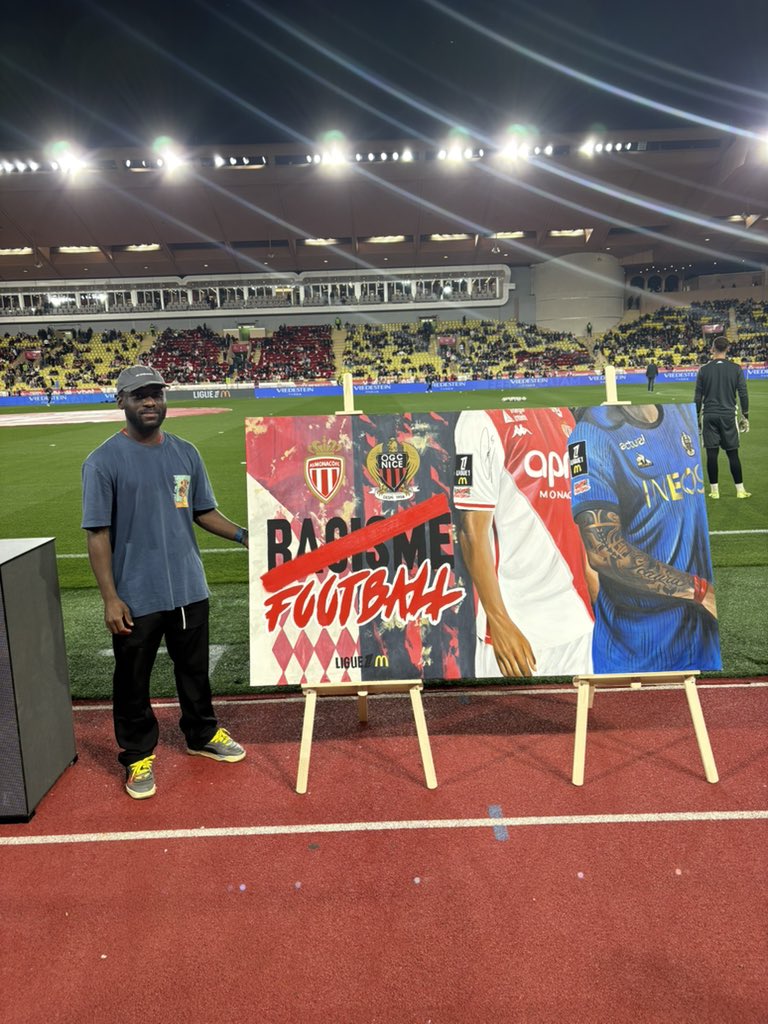 .<a href="/percymadraw/">Percymad</a> à l’origine de cette magnifique fresque déployée ce soir à Monaco 🖼️🤩 #PlayAgainstDiscrimination