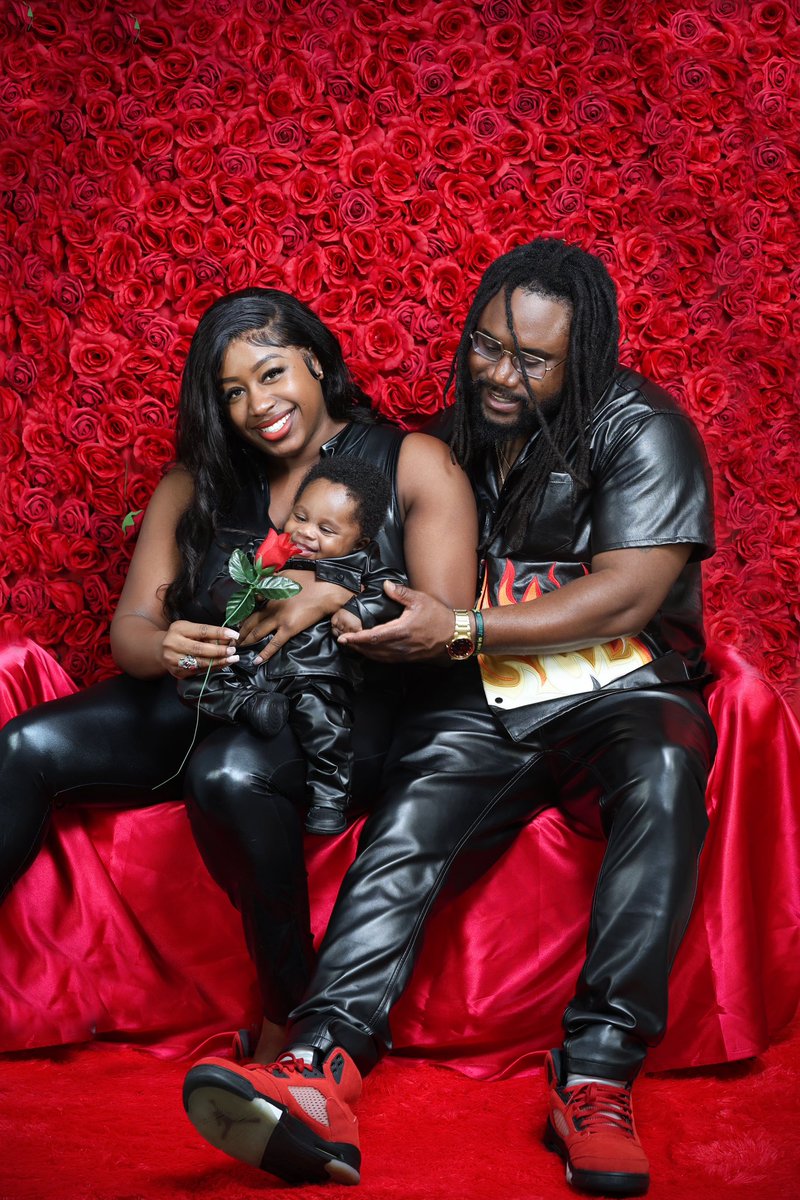 EverythingRaye's tweet image. One thing about it and two things for sure… we gone take some family pictures 😻😂