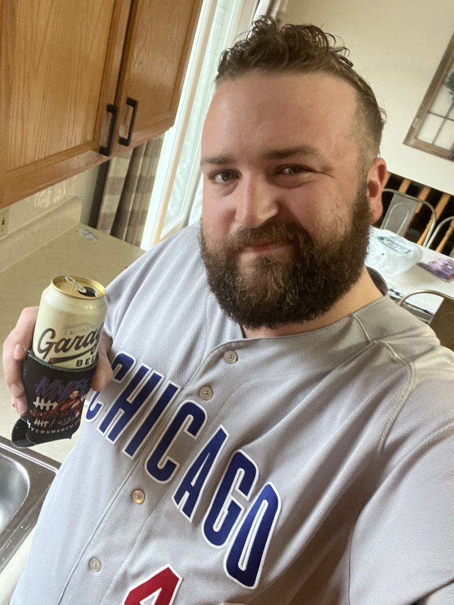 trevorduncanson's tweet photo. Enjoying Opening Day weekend with some #majorgaragebeer in my @Myers_Wrestling koozie! #drinkgaragebeer @drinkgaragebeer @MajorWFPod #majorWFPod #GoCubs https://t.co/dkWCh3IKrZ