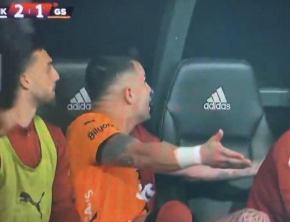 BaIkolik's tweet photo. Abdülkerim Bardakcı değişiklik sonrası Okan Buruk’a sitem etti.

- “Değişiklik ne alaka?” https://t.co/yPmIzzGshq