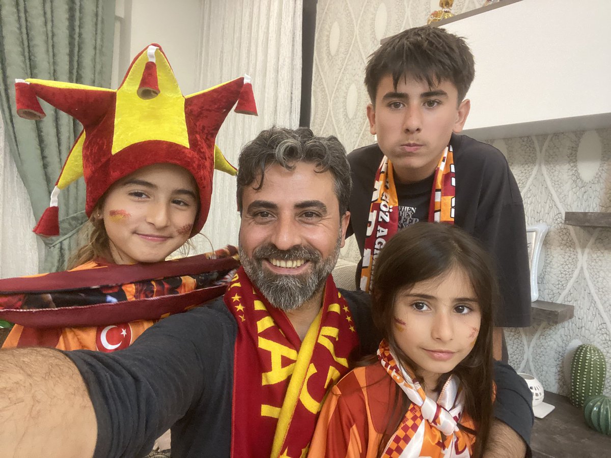 Ssa01764397's tweet photo. Canımız Sağolsun Çok Yaşa Galatasaray 💛❤️🦁💛❤️ https://t.co/7kQi3oXdrh