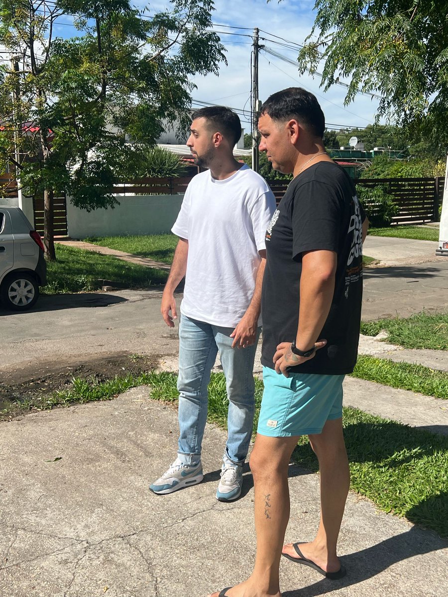 BrunoAstengoUy's tweet photo. Nos vinimos a visitar a Rodrigo y Lourdes en el Paso de la Arena, poca iluminación, falta de frecuencia de ómnibus, mal drenaje que afectan directamente al barrio. https://t.co/roCQnMlUTj