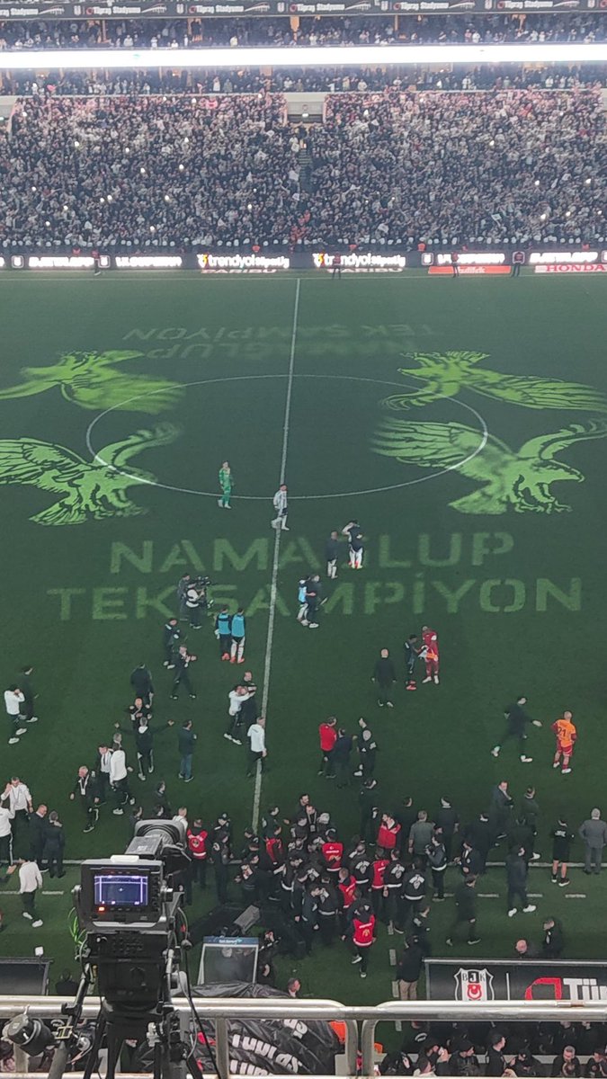 TuprasStadyumu's tweet photo. NAMAĞLUP TEK ŞAMPİYON! https://t.co/tMKibSk9Uw