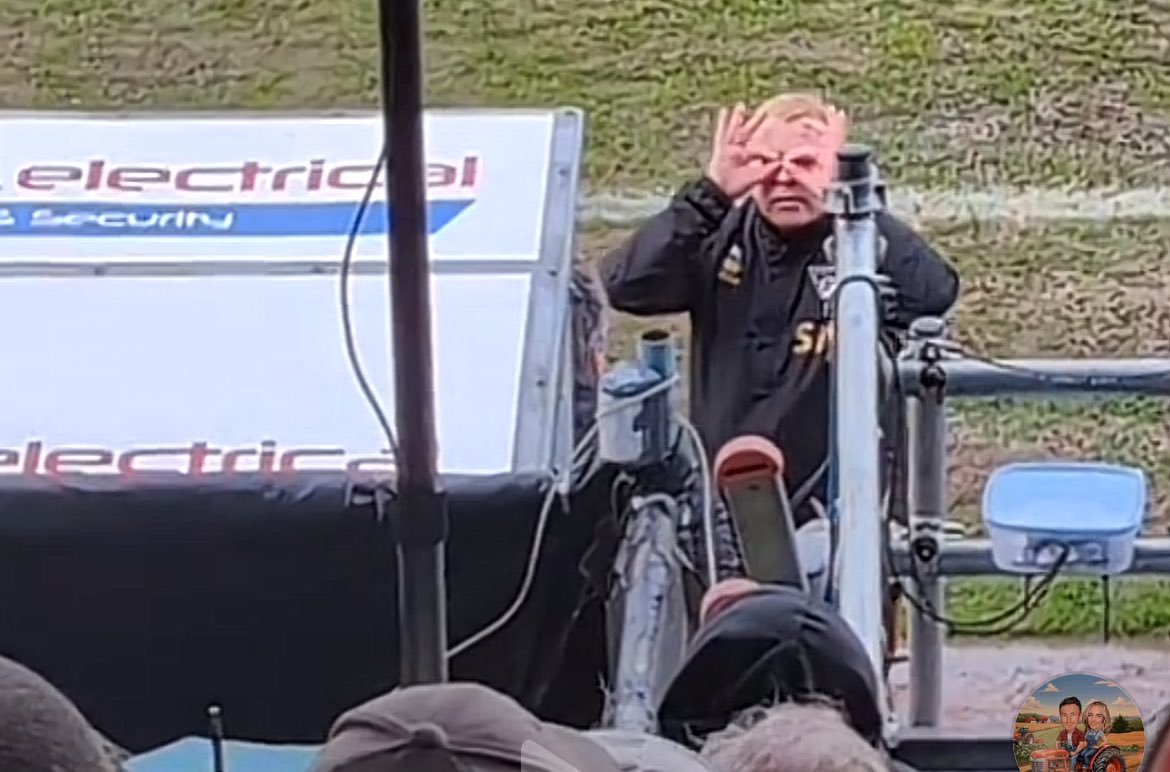 Lenny trying to see how his Dunfermine Debut went…