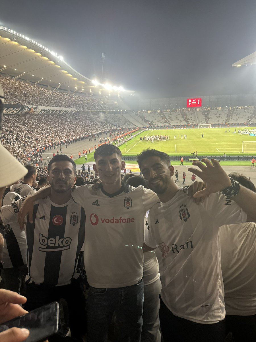 kadirkus07's tweet photo. Namağlup Tek Şampiyon BEŞİKTAŞ 🦅 https://t.co/aH5FhRYg6W
